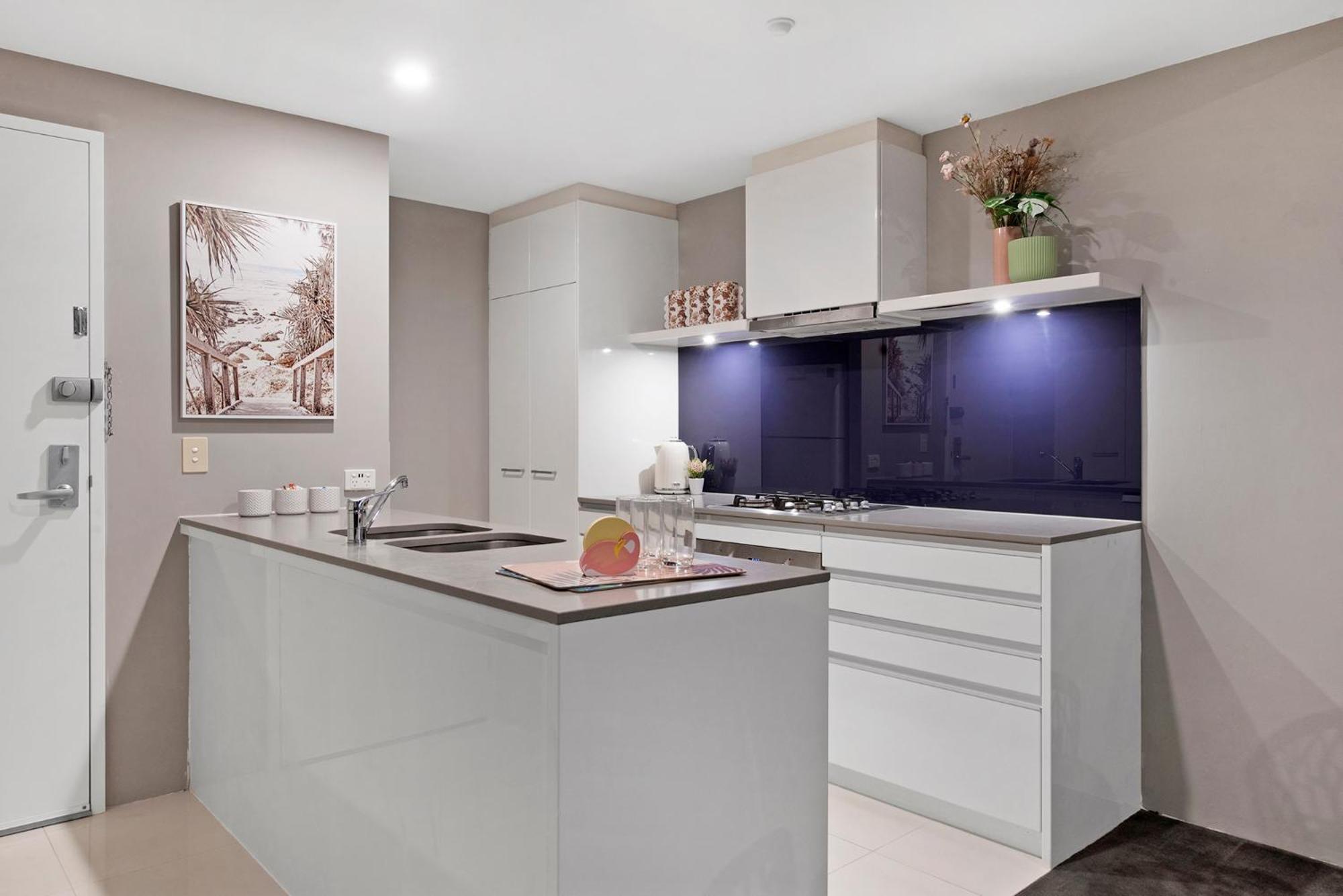 Beautiful Hinterland Views! - Circle On Cavill - Self Contained & Privately Managed Apartment *