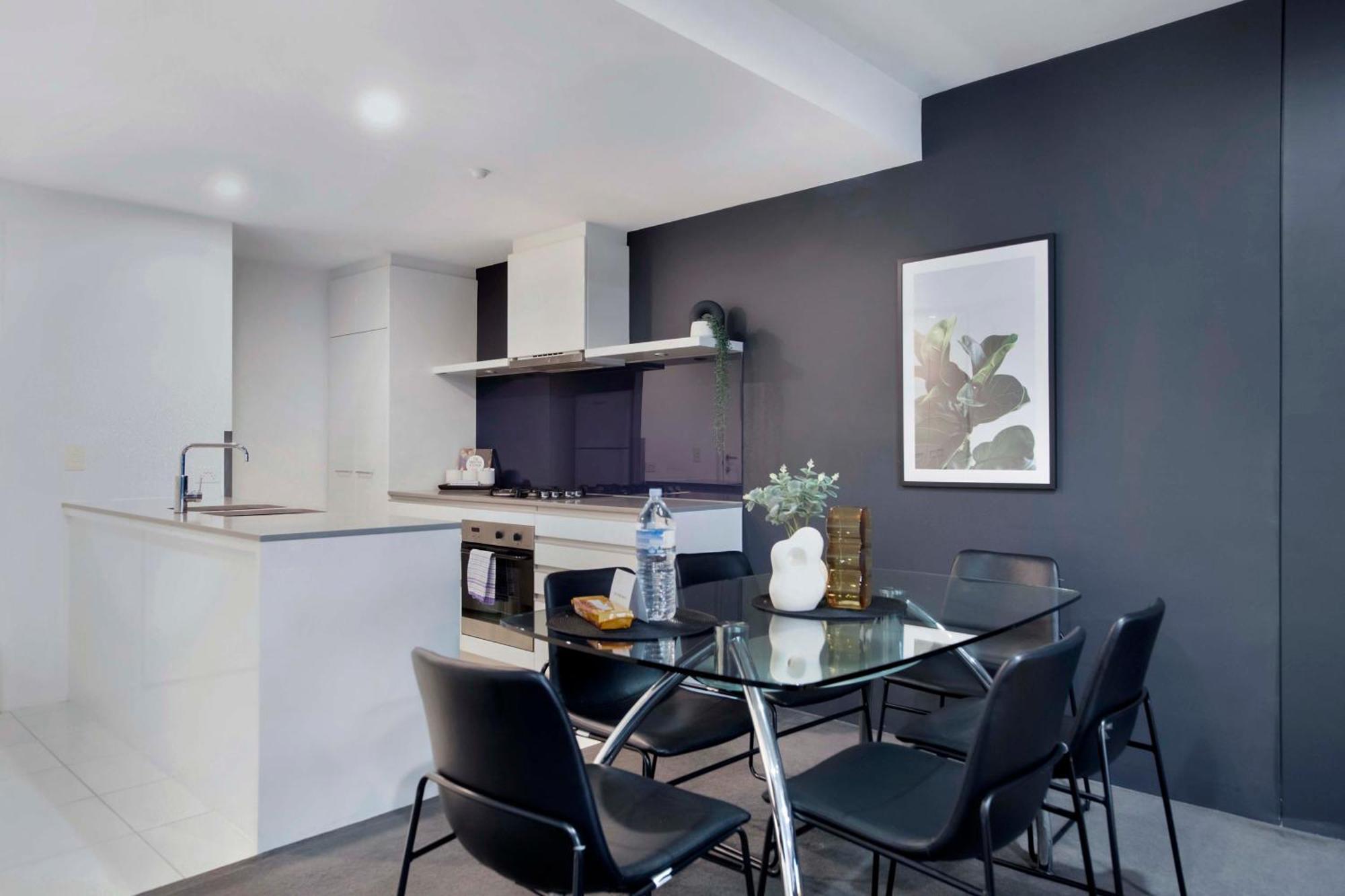 Apartment Beautiful Hinterland Views! - Circle On Cavill - Self Contained & Privately Managed Gold Coast