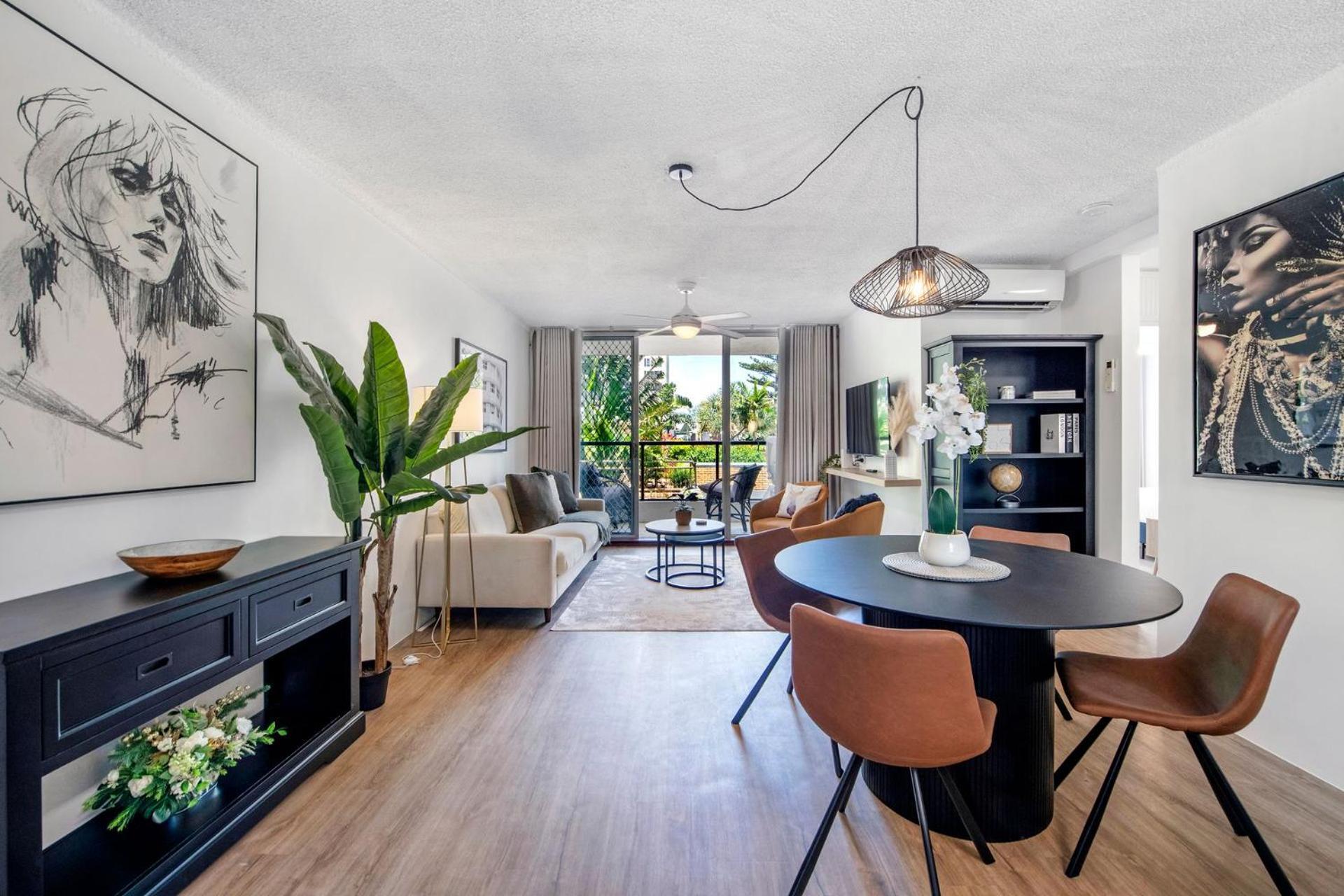 Beautifully Renovated Two Bedroom - Coasthm Gold Coast