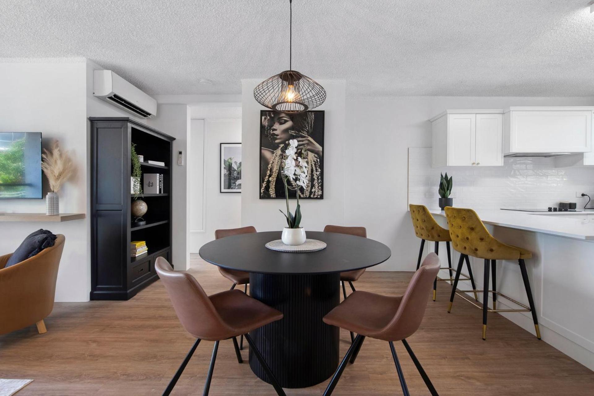 Beautifully Renovated Two Bedroom - Coasthm Gold Coast