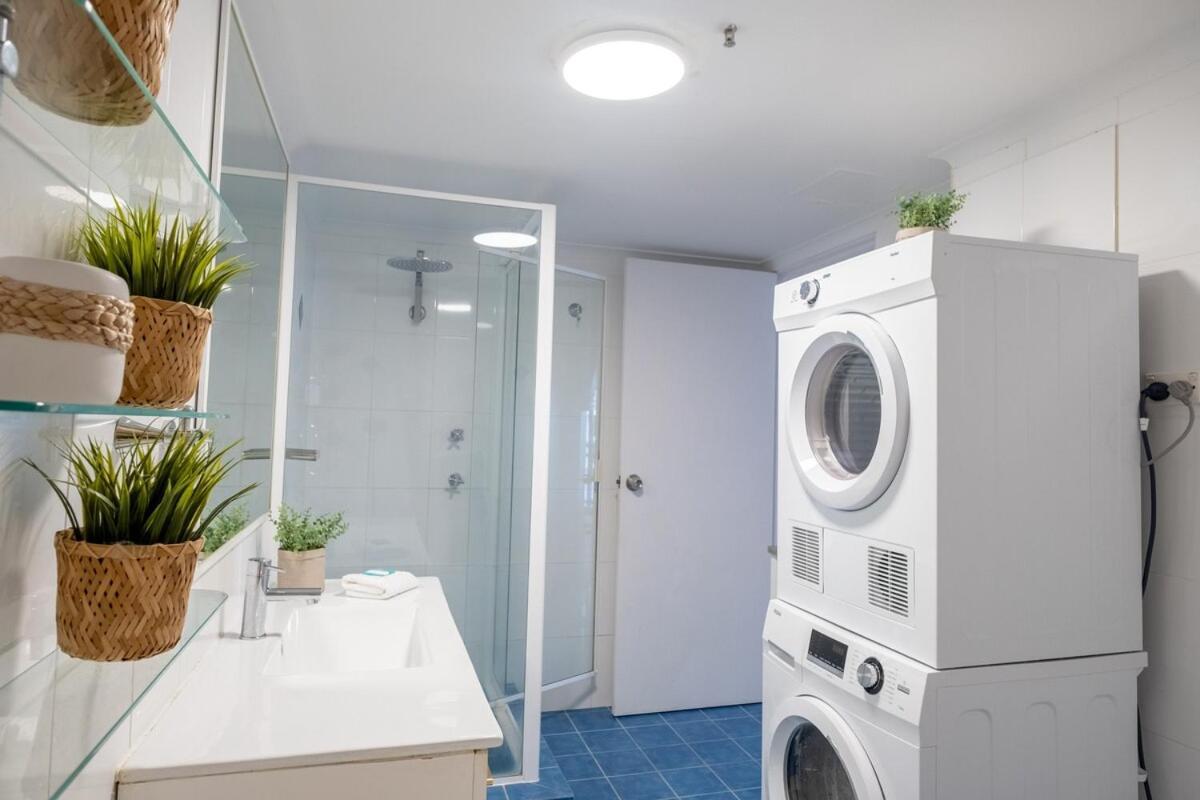 Apartment High Level 1br 1 Min To Gold Coast