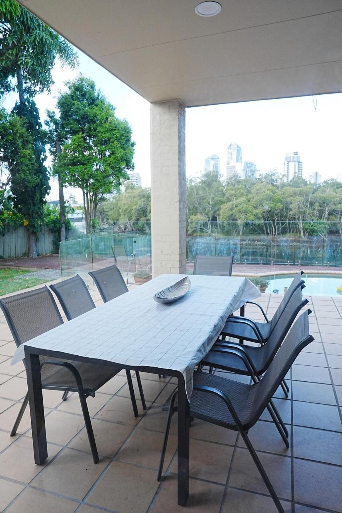 Spacious Waterfront Retreat In Broadbeach Waters * Gold Coast