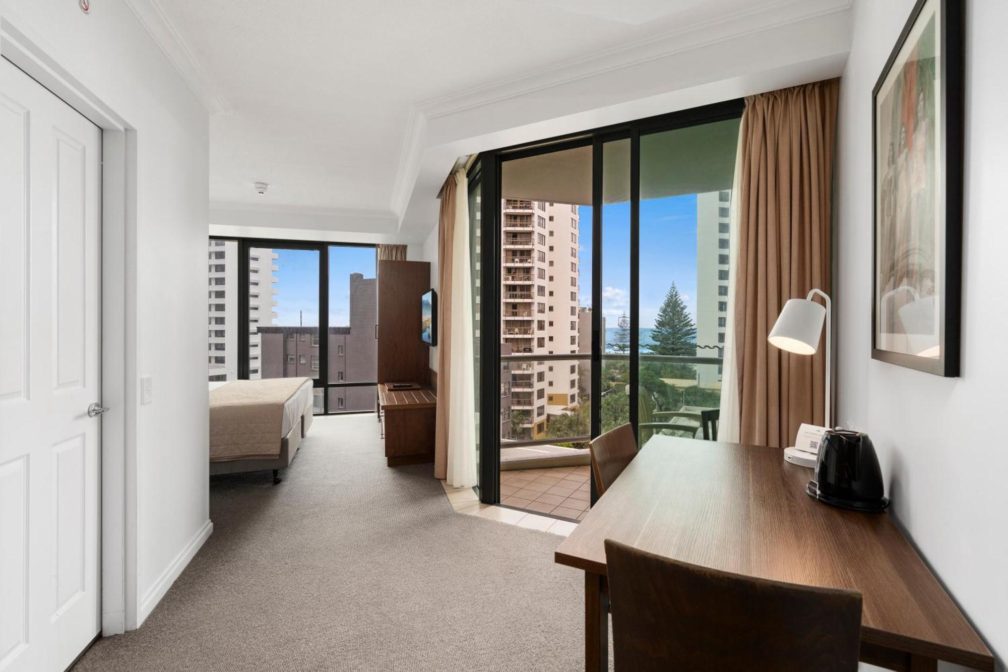 Legends - Qstay Apartment