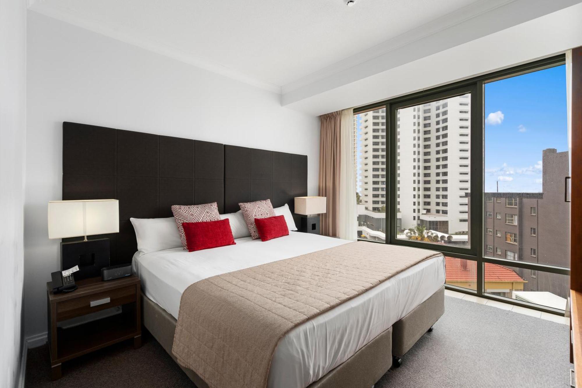 Legends - Qstay Apartment *