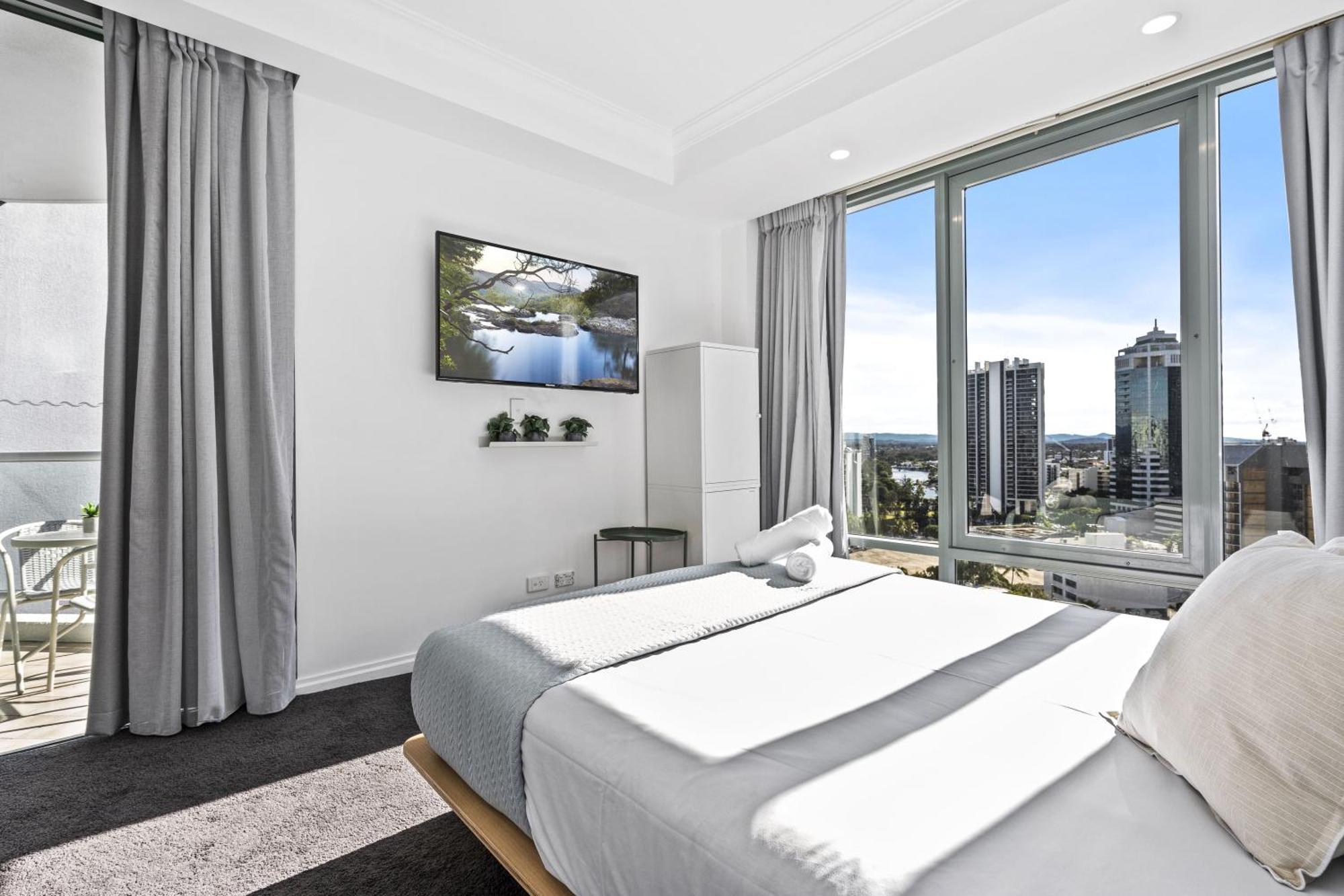 Legends - Qstay Apartment *