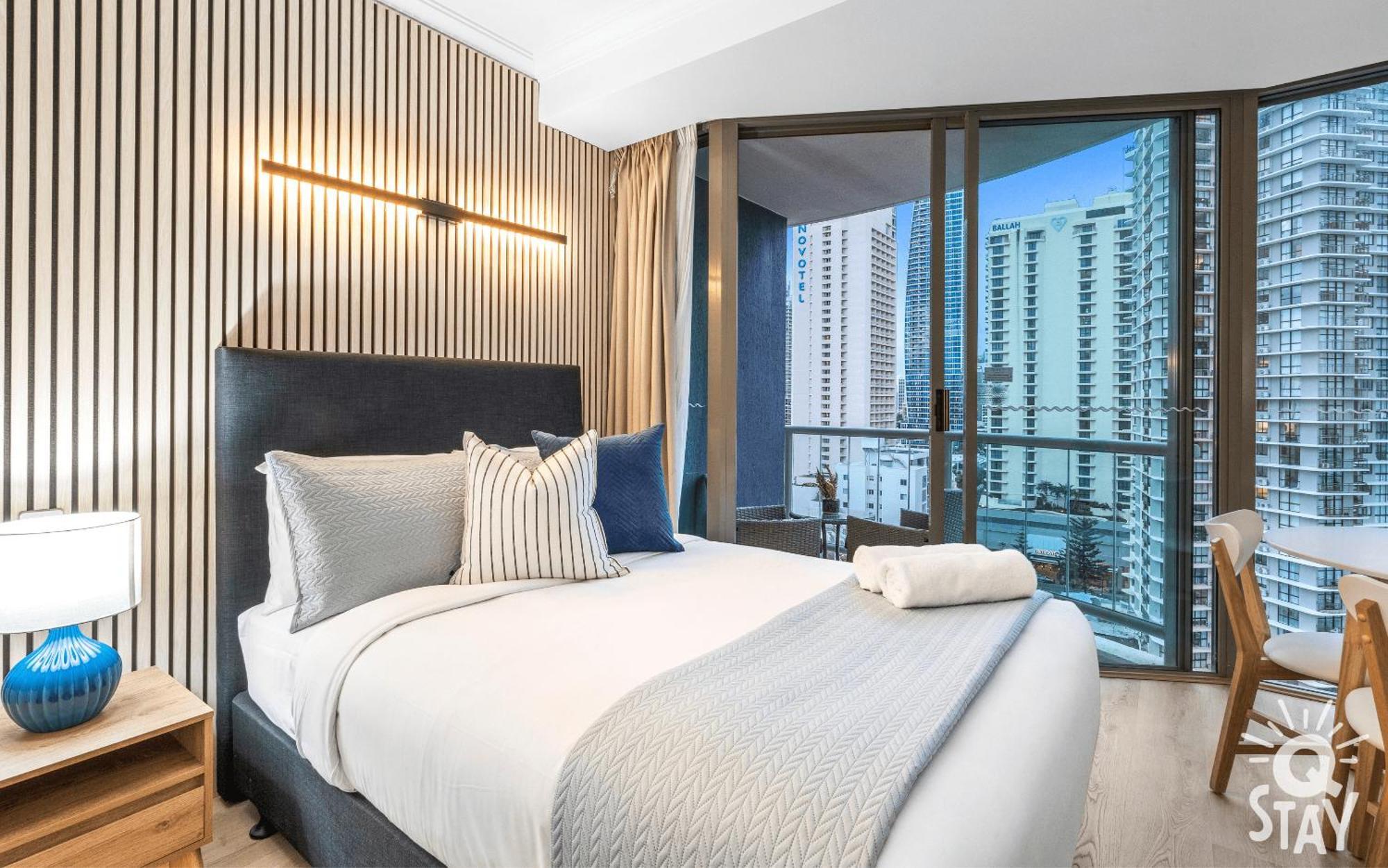Legends - Qstay Apartment