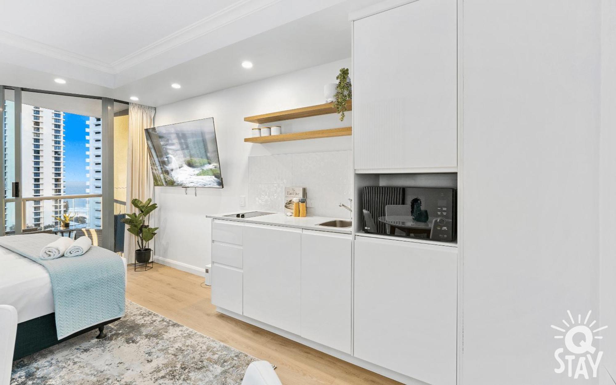 Legends - Qstay Apartment