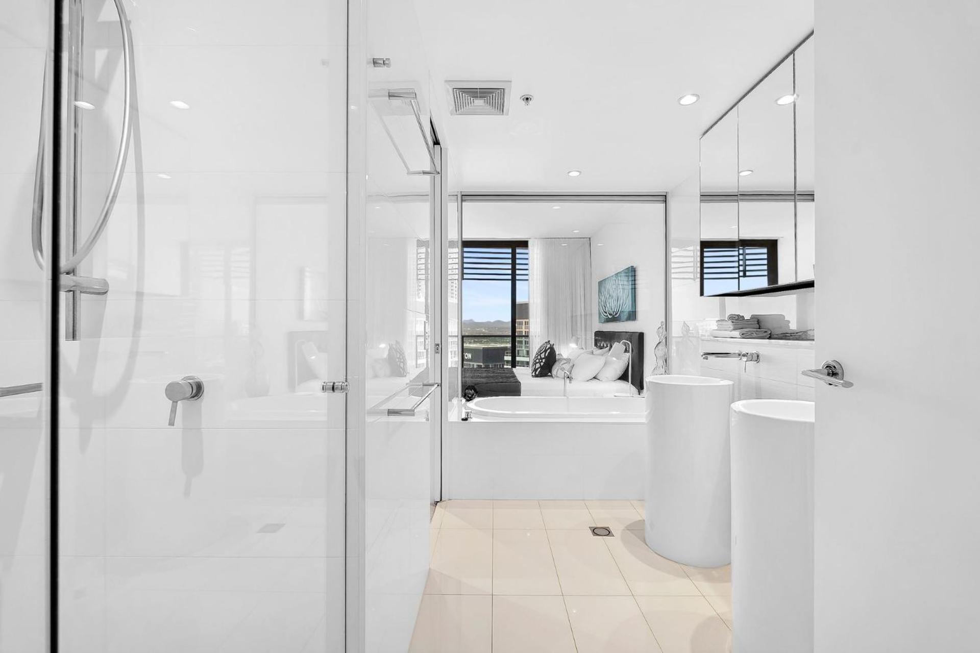 Luxury Sky High 1 Bedroom Escape With Ocean Views Gold Coast