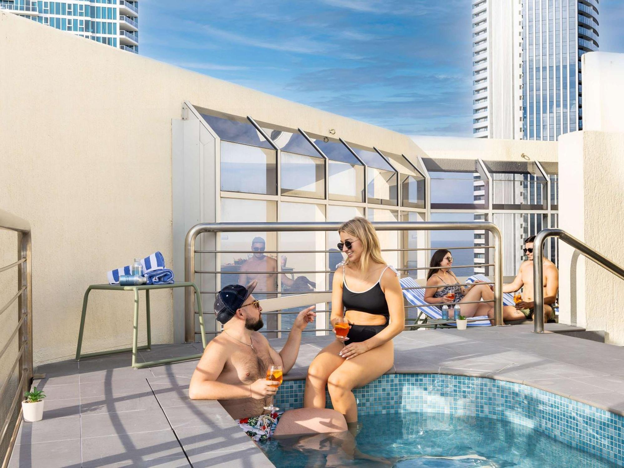 Hotel Novotel Surfers Paradise 4*