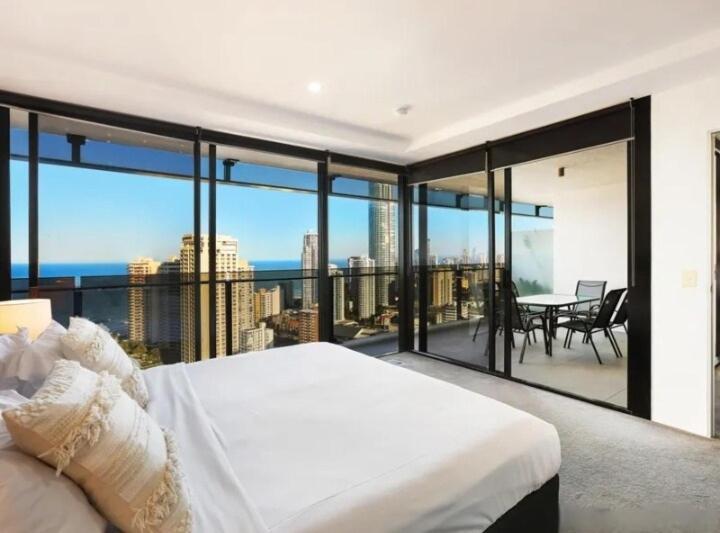 Circle On Cavill 2-bed Sea View * Gold Coast