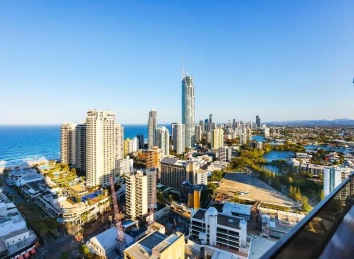 Circle On Cavill 2-bed Sea View *