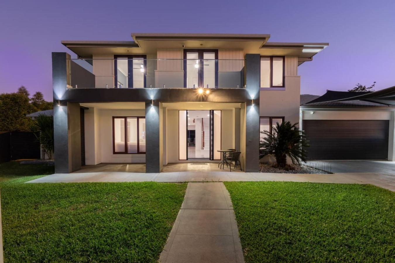 North Quay Waterfront Family Pool Holiday home