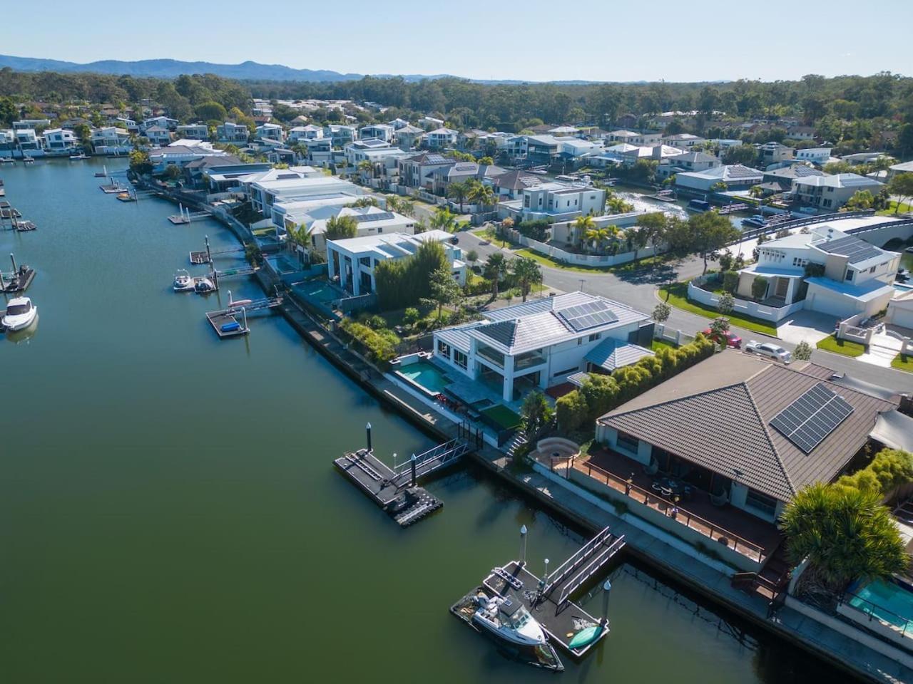 North Quay Waterfront Family Pool Holiday home