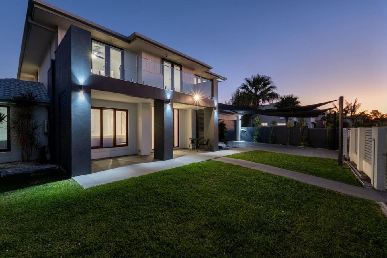 North Quay Waterfront Family Pool Holiday home