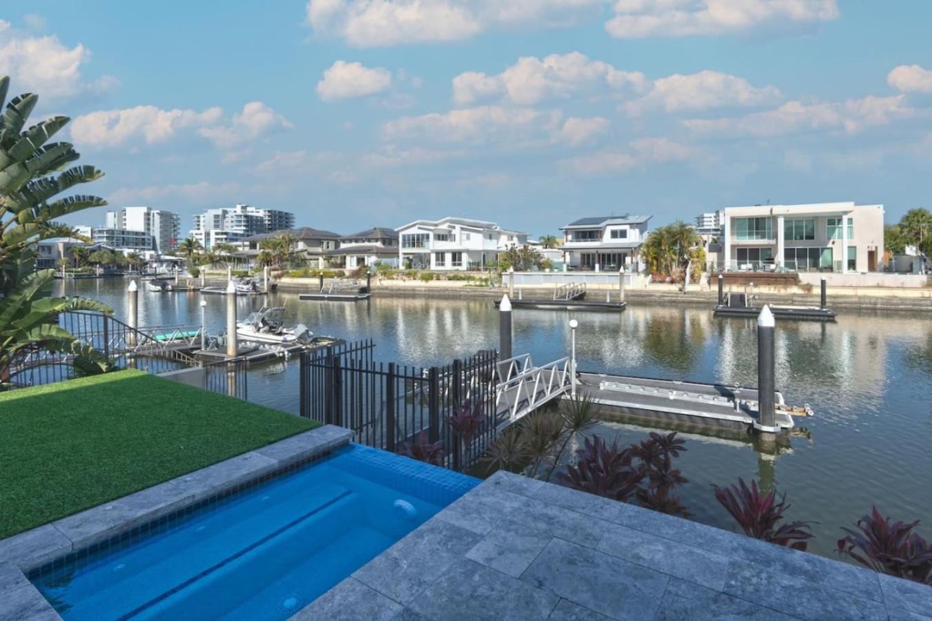North Quay Waterfront Family Pool Gold Coast