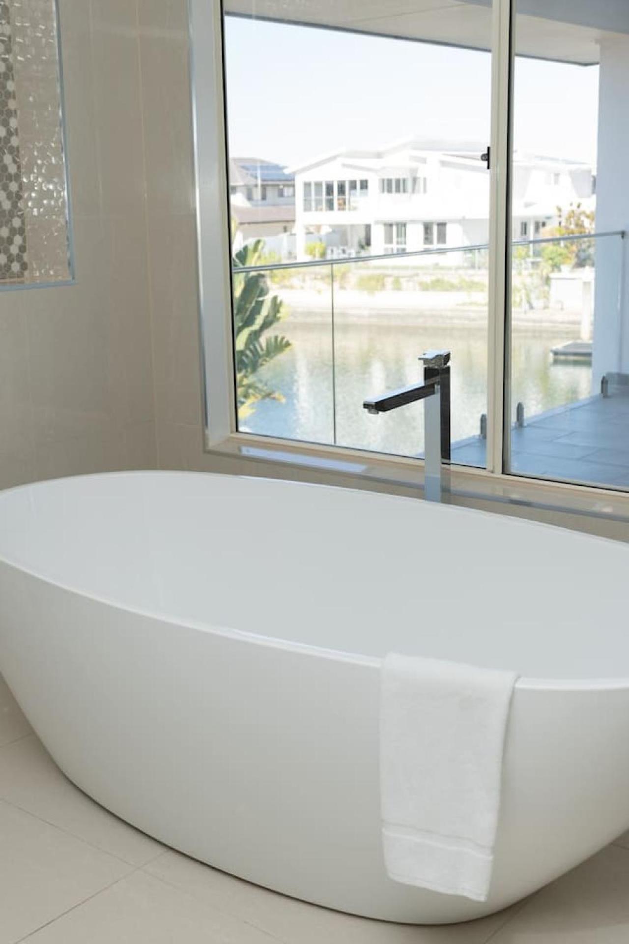 North Quay Waterfront Family Pool Holiday home *
