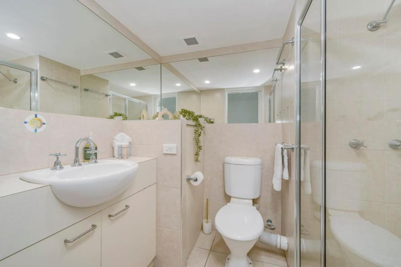Carrington Getaway Ocean Views Wifi Parking Apartment *