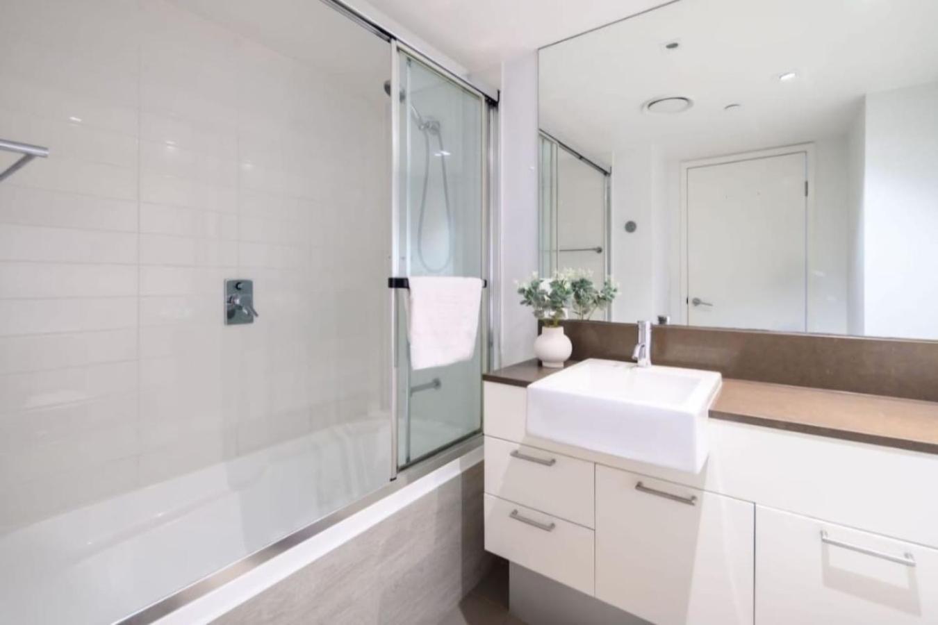 Holiday home Serenity In Surfers Ocean Views Wifi Parking *