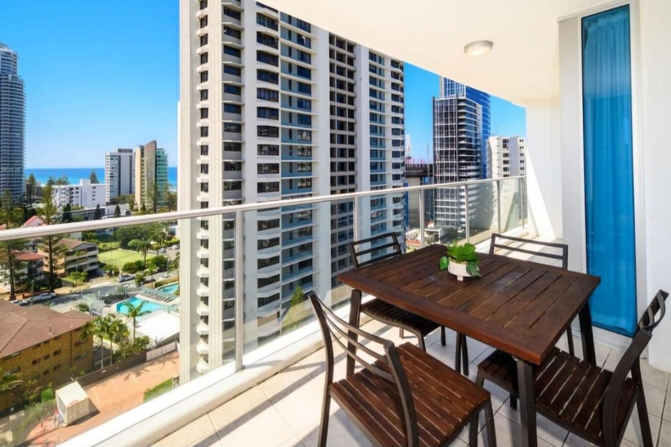 Serenity In Surfers Ocean Views Wifi Parking Holiday home *