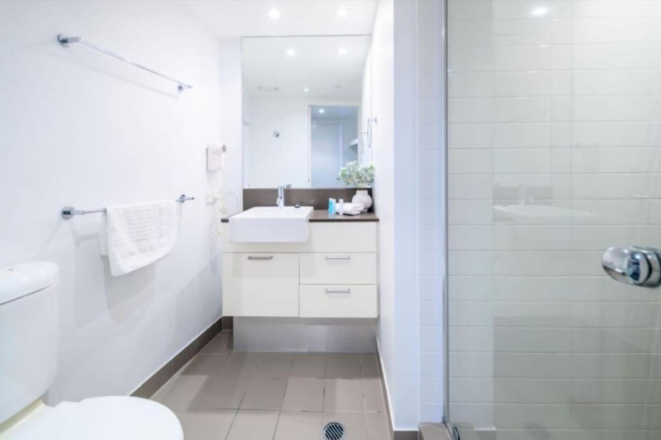 Serenity In Surfers Ocean Views Wifi Parking * Gold Coast