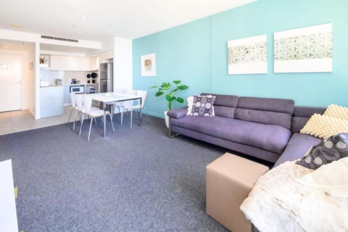 Serenity In Surfers Ocean Views Wifi Parking Holiday home *