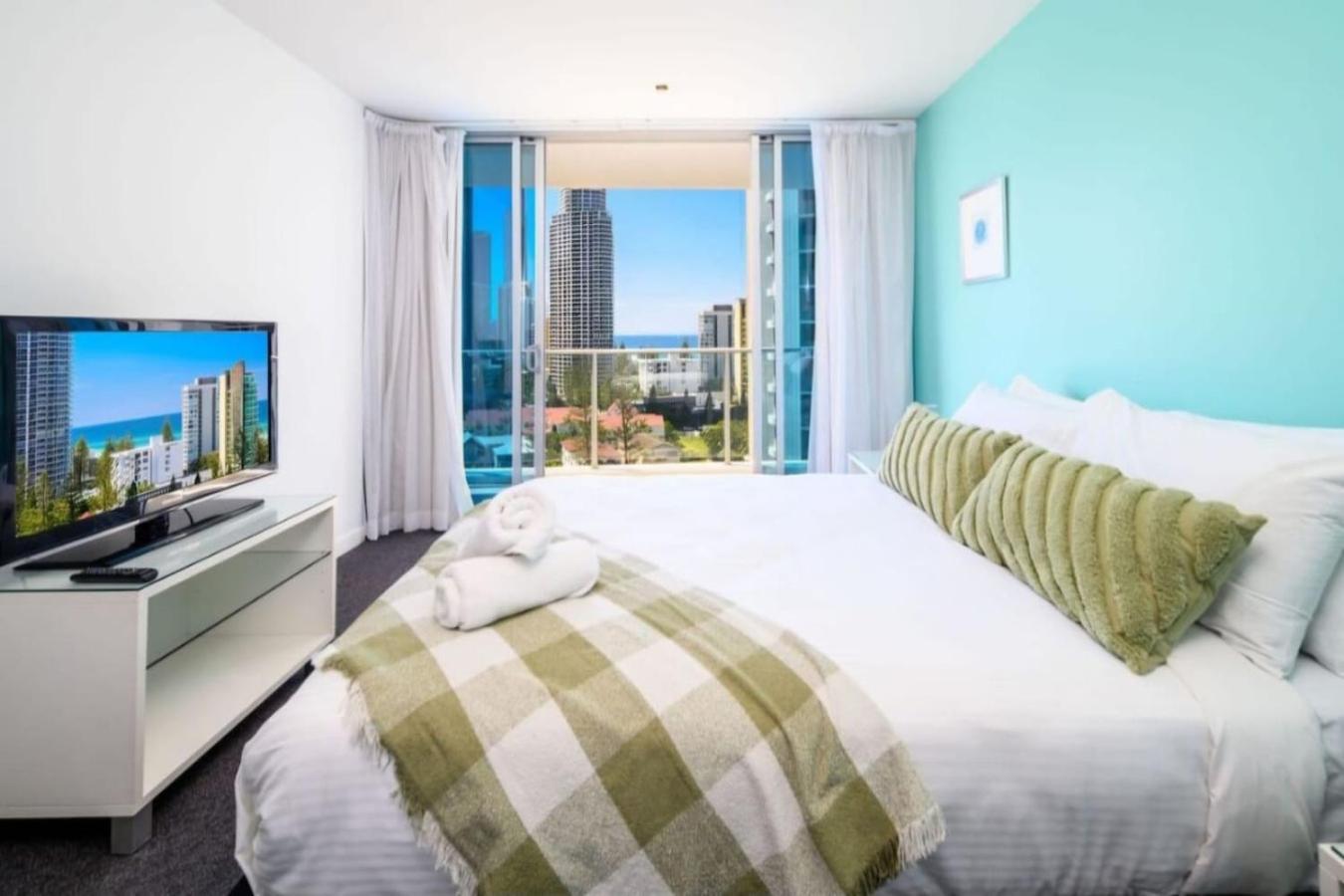 Serenity In Surfers Ocean Views Wifi Parking Holiday home
