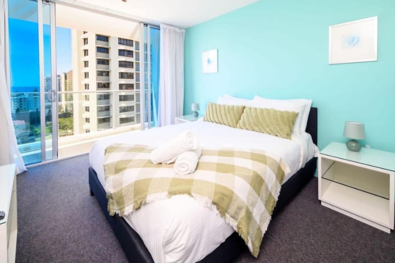 Serenity In Surfers Ocean Views Wifi Parking