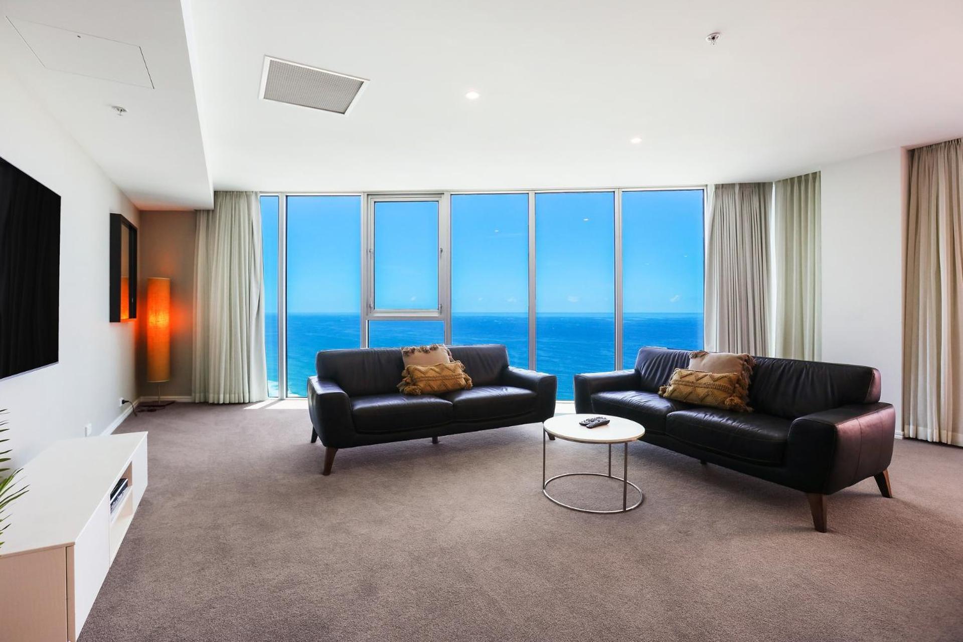 Number 1 H Residences - Wifi, Parking & By Holidays * Gold Coast