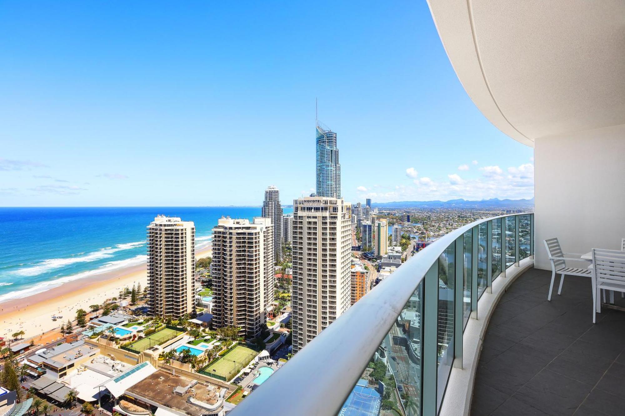 Number 1 H Residences - Wifi, Parking & By Holidays * Gold Coast