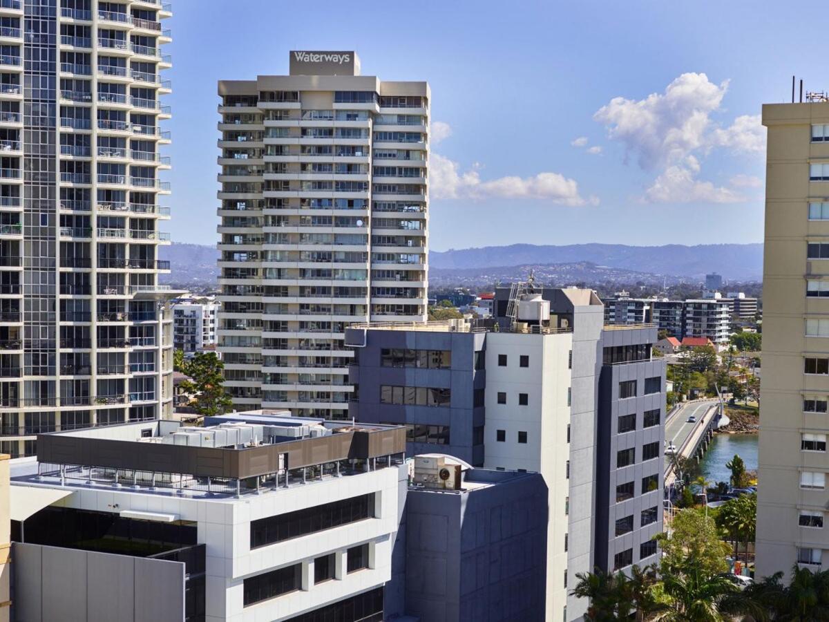 In The Heart Of Surfers Apartment *