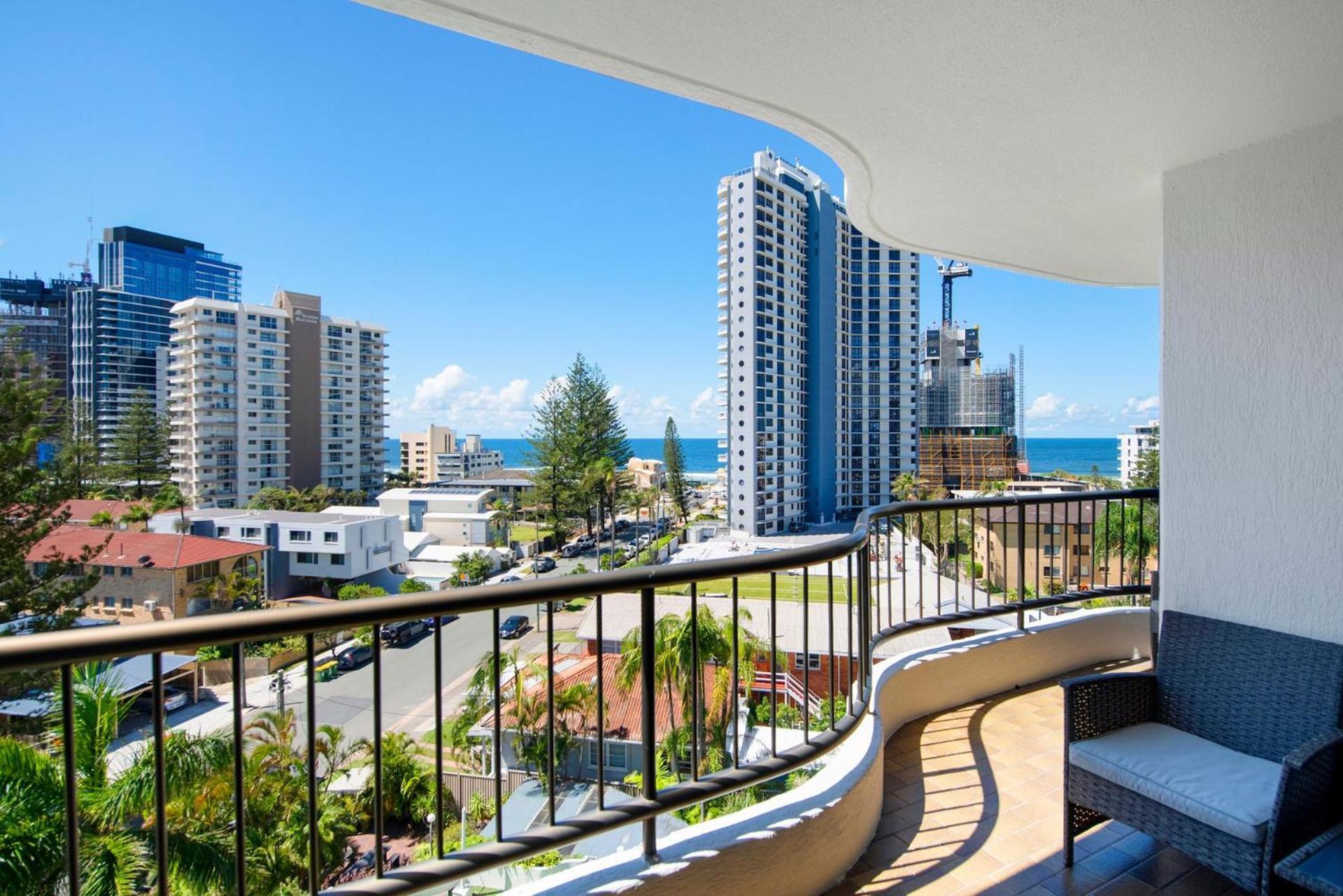 Ocean Views - Stylish 1 Bedroom In Surfers Paradise Apartment *