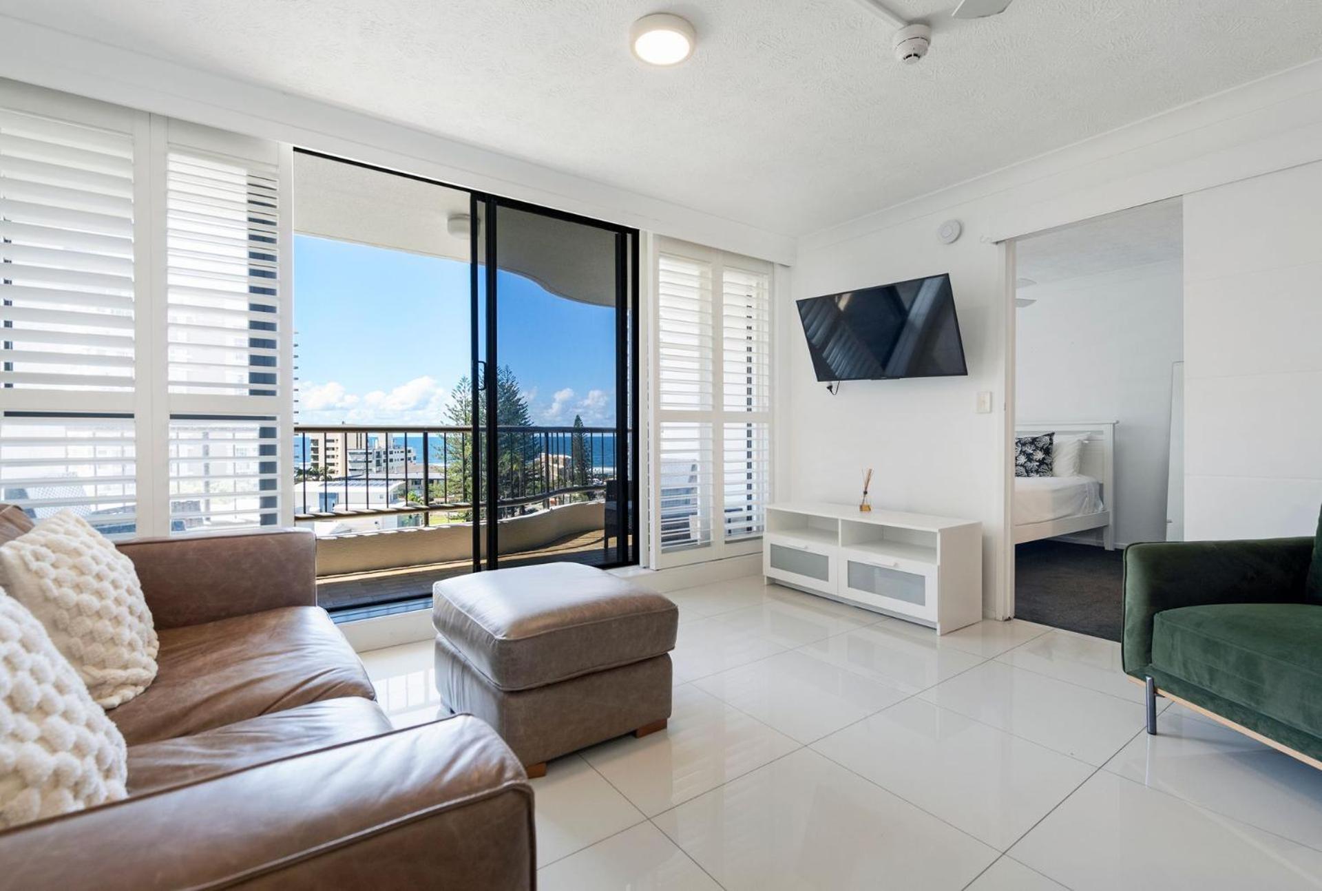 Ocean Views - Stylish 1 Bedroom In Surfers Paradise Apartment *