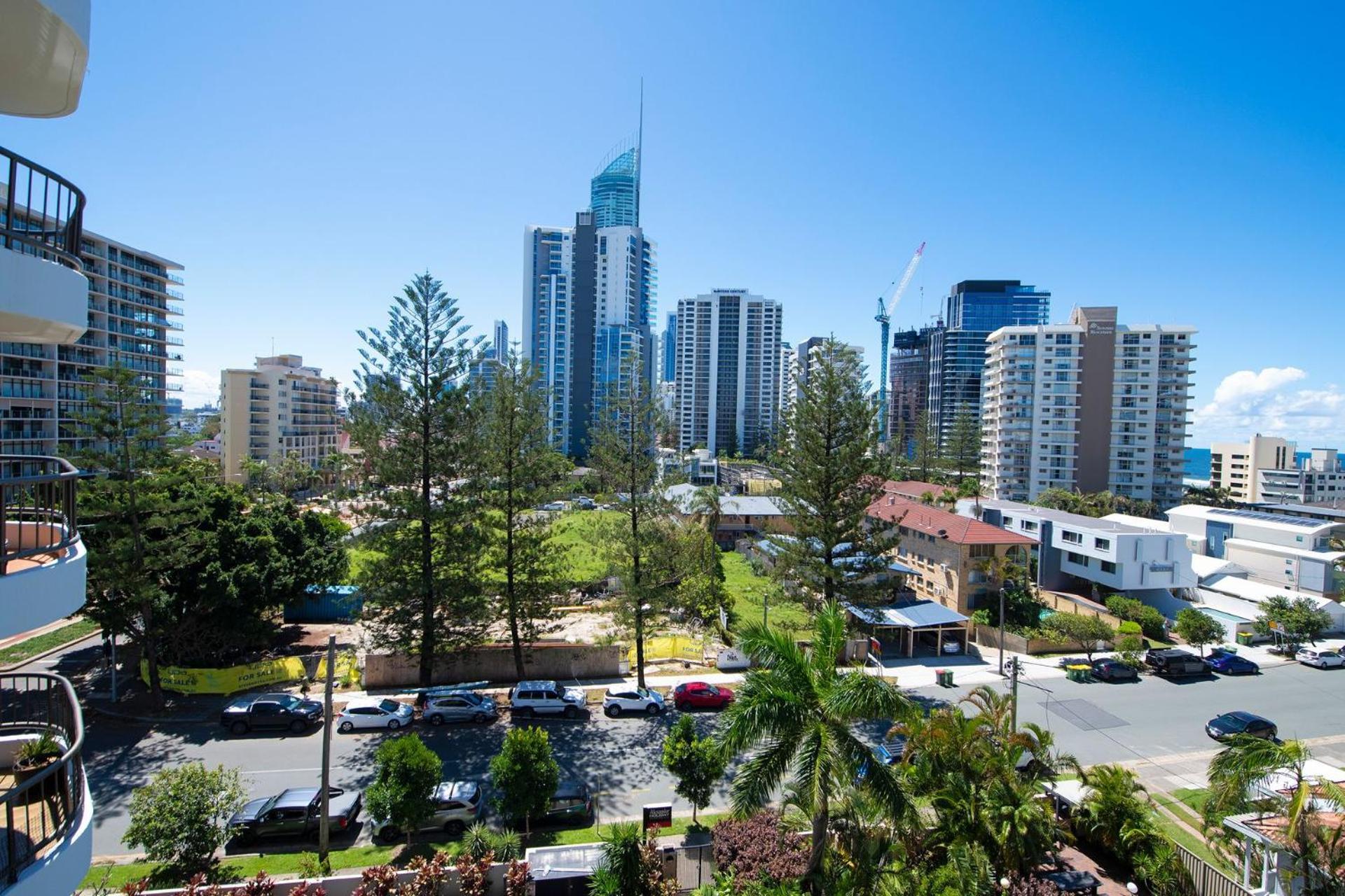 Apartment Ocean Views - Stylish 1 Bedroom In Surfers Paradise Gold Coast