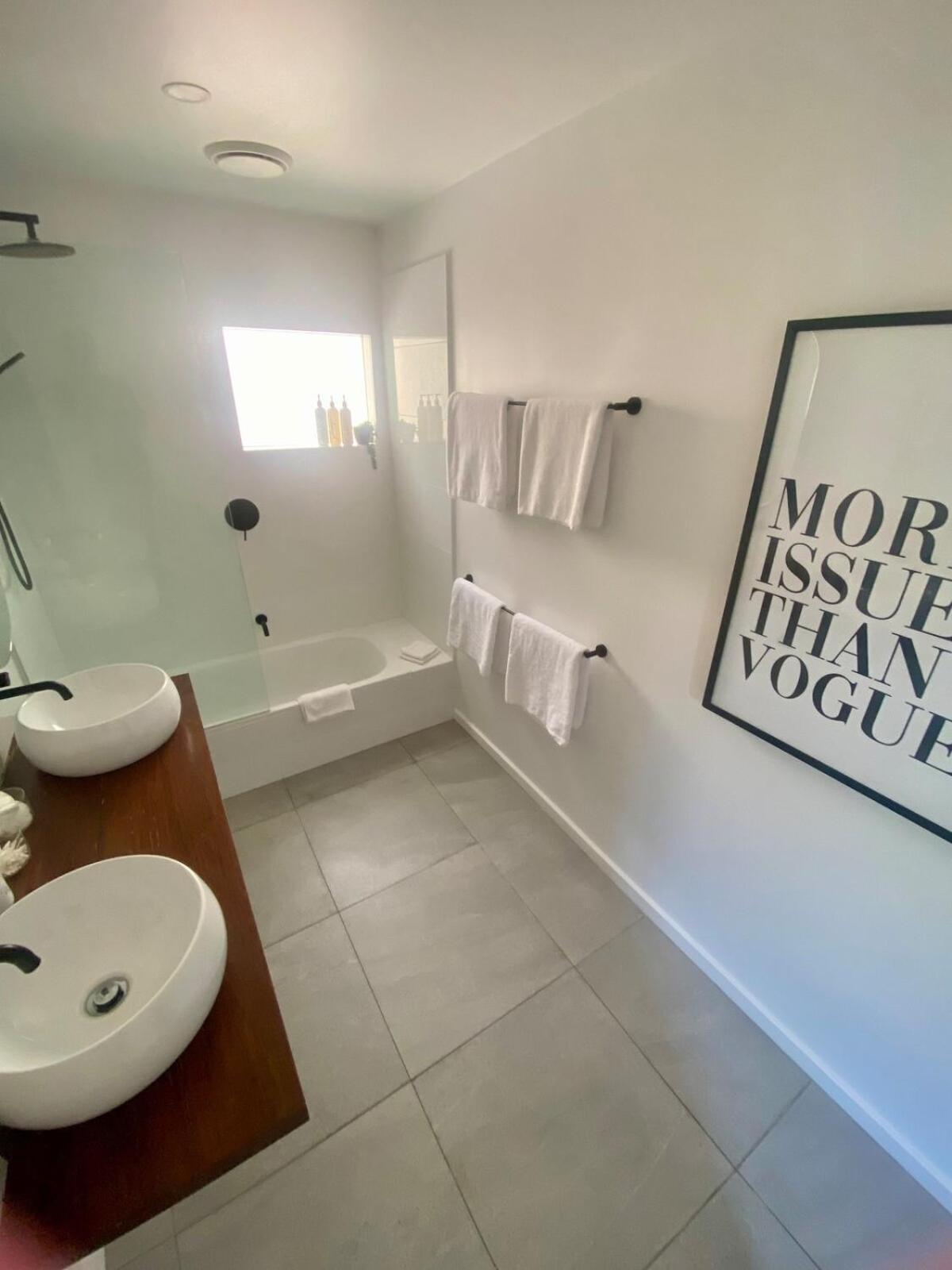 3 Bedroom House - 200m To The