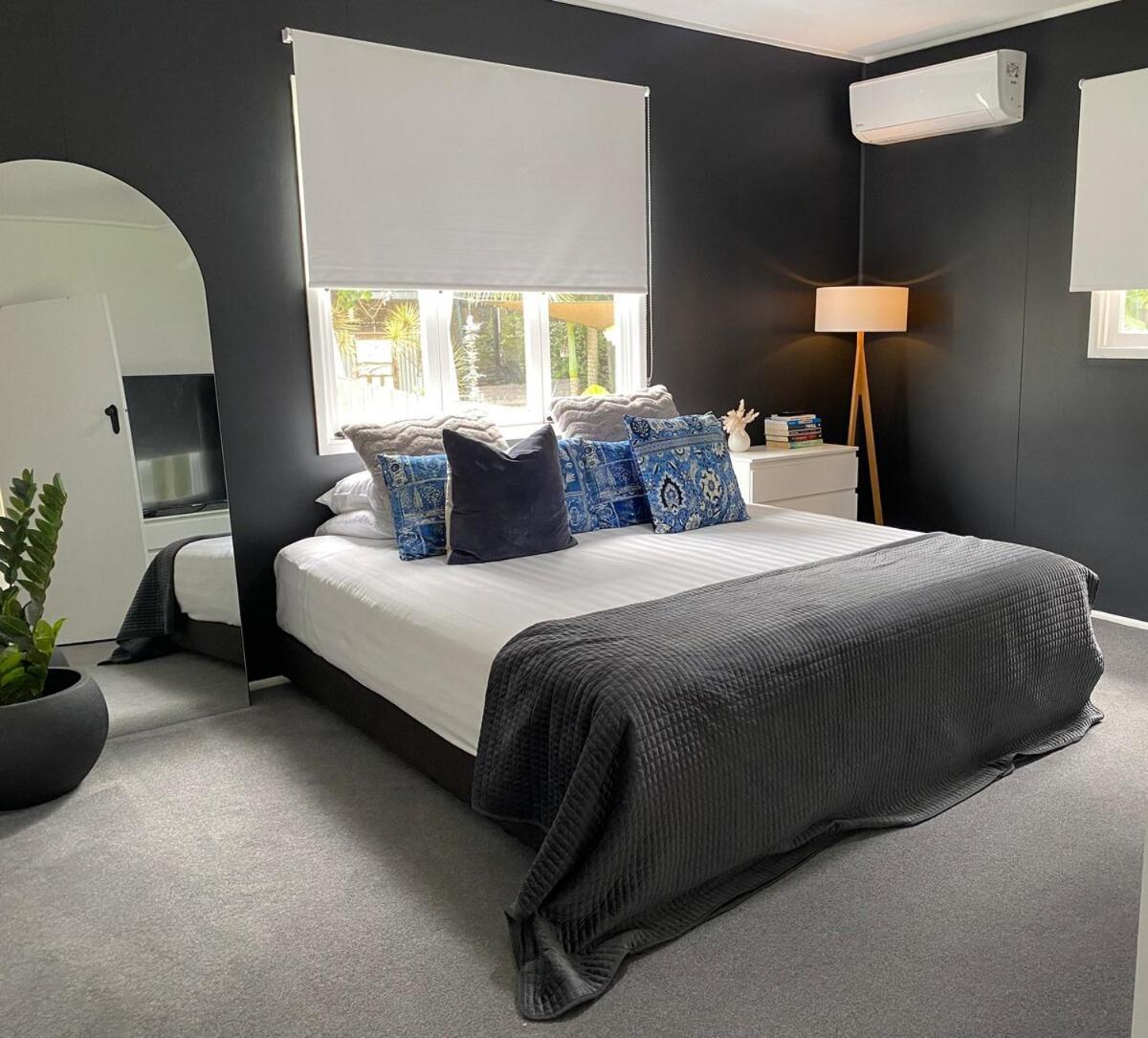 The Burleigh House - Walk Everywhere! Holiday home *