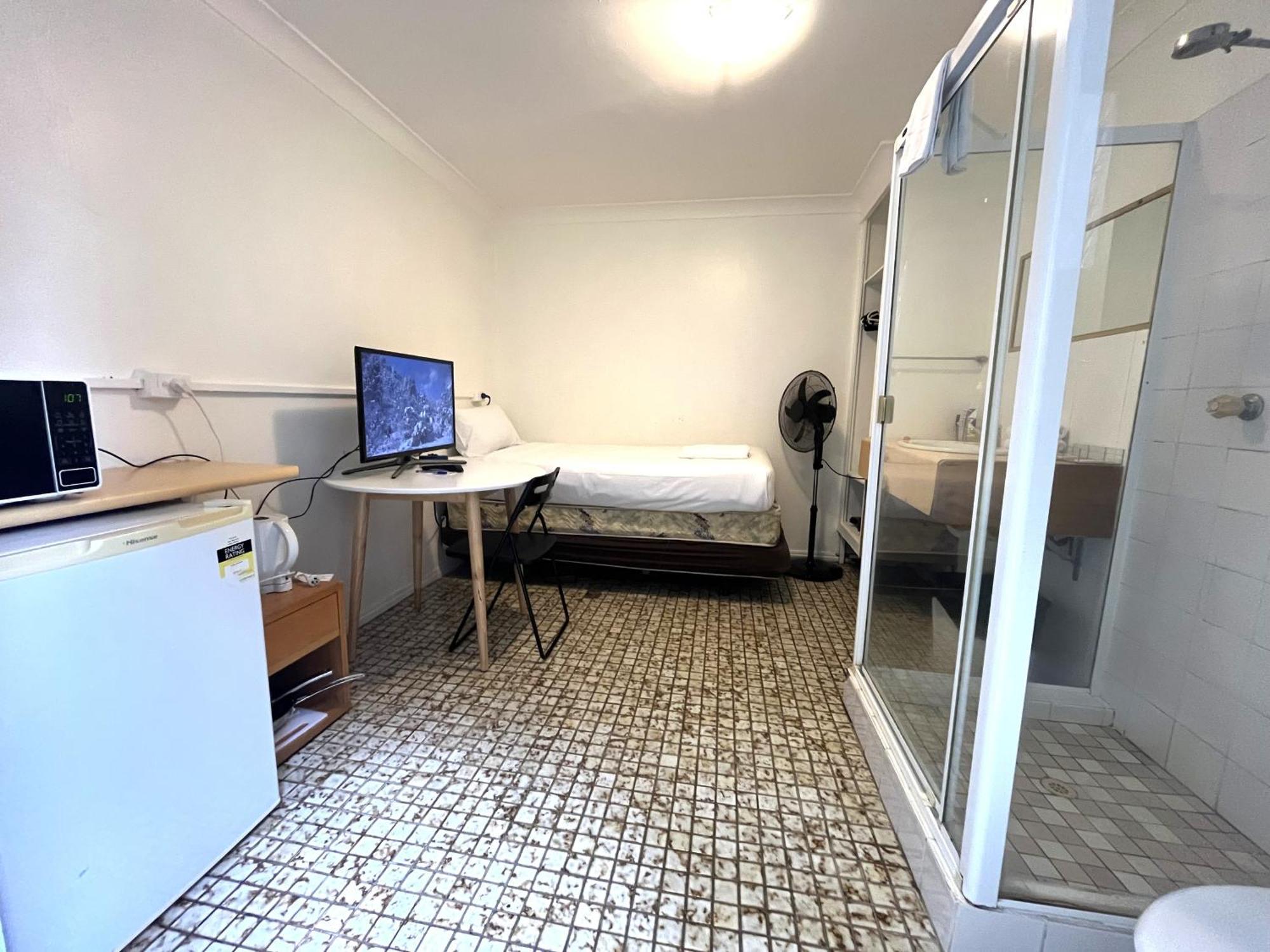 Motel Browns Broadbeach 3*