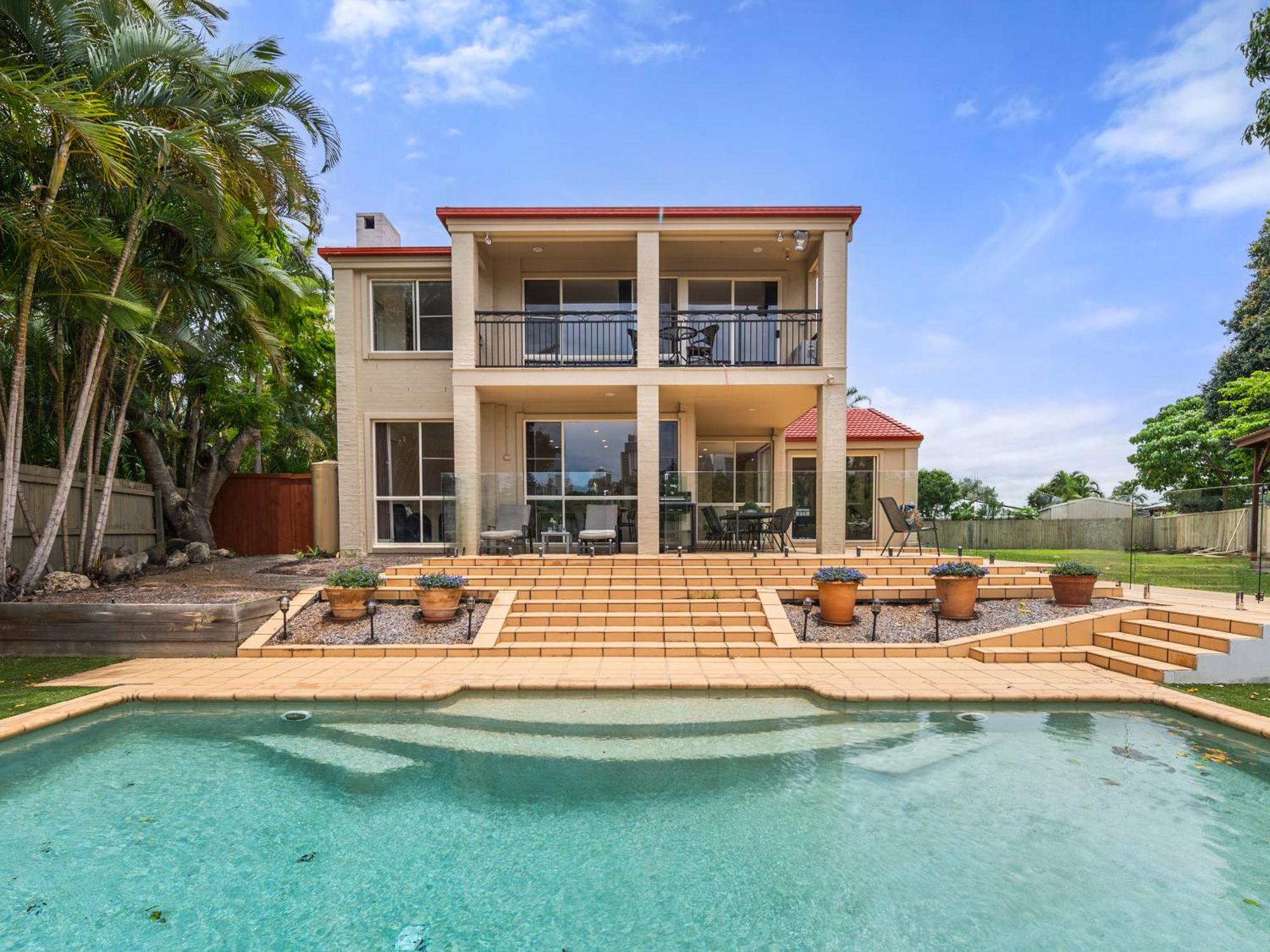 Holiday home Spacious Waterfront Retreat In Broadbeach Waters