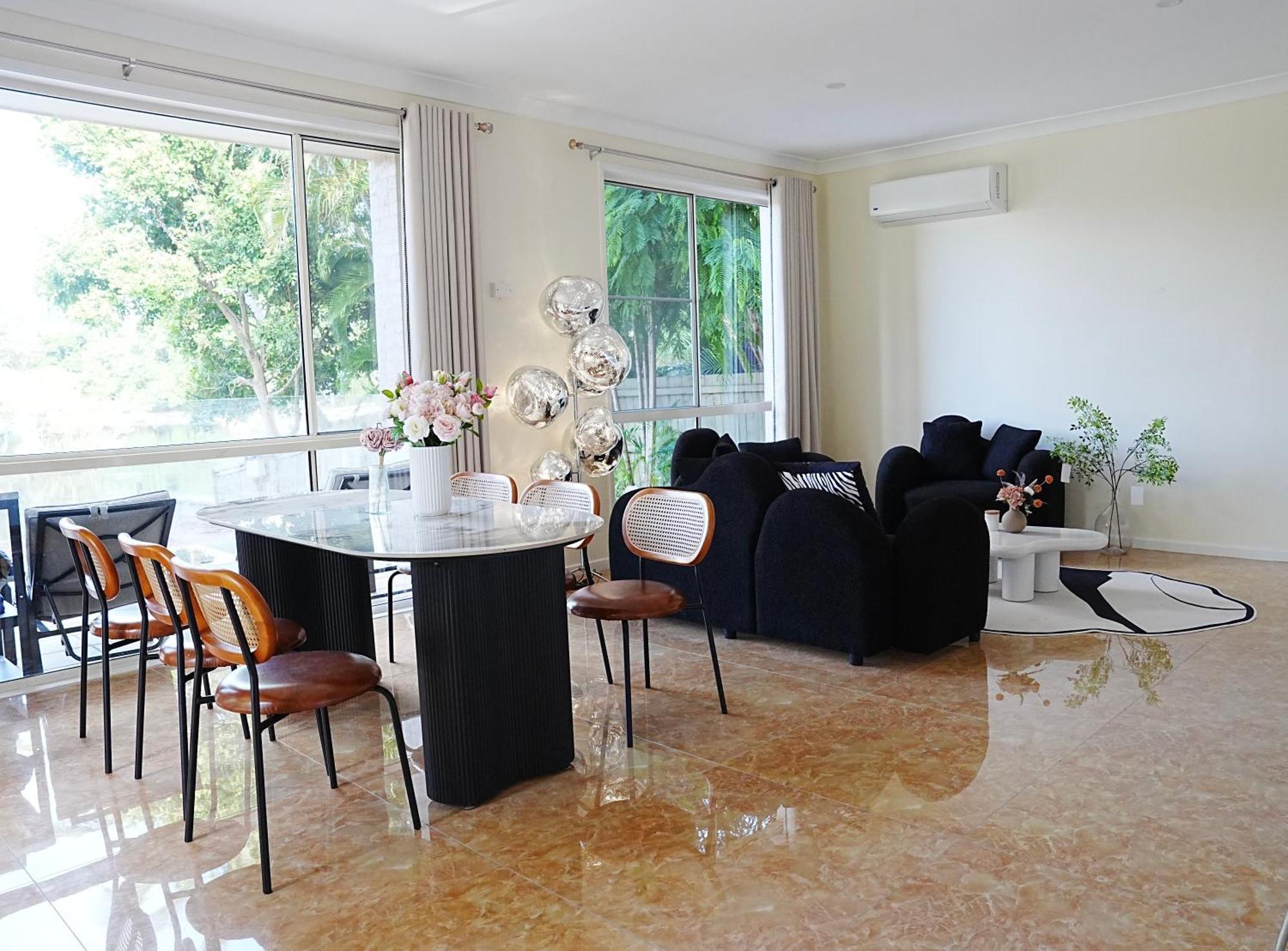 Holiday home Spacious Waterfront Retreat In Broadbeach Waters *