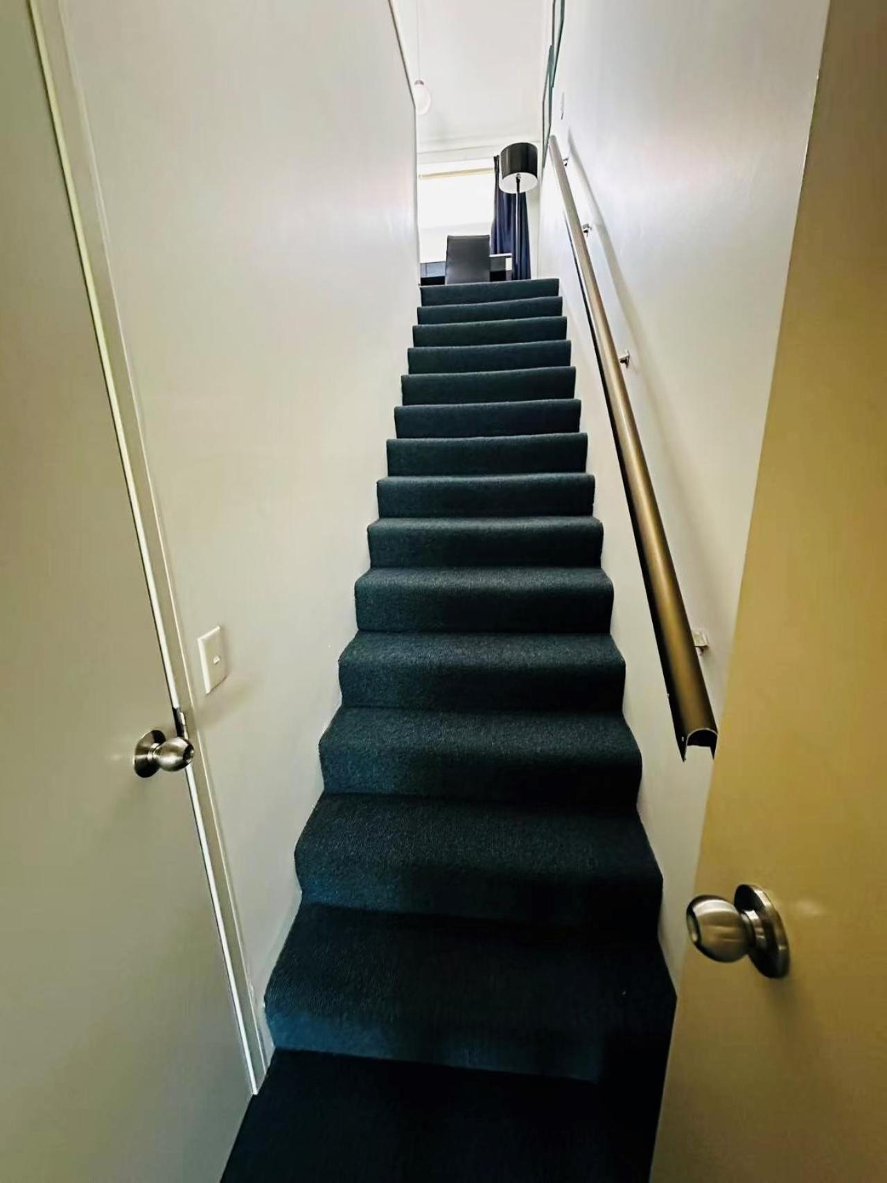 Aparthotel Enderley Gardens 3*