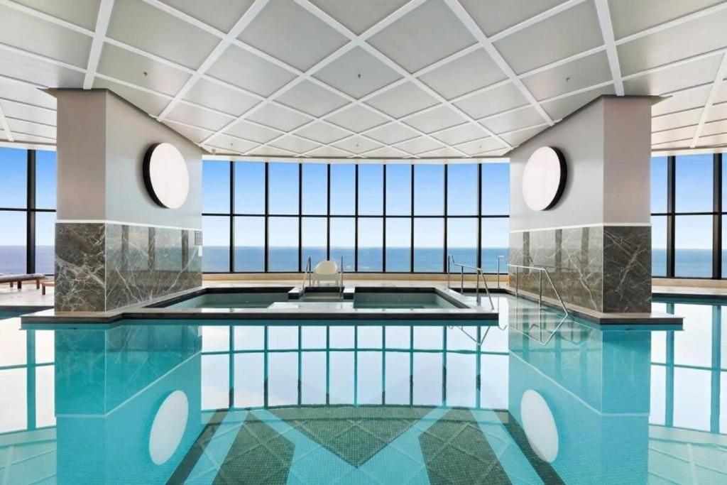 Ocean Beachfront 2 Bedroom Sky View Apartment- Lvl 40! Apartment *