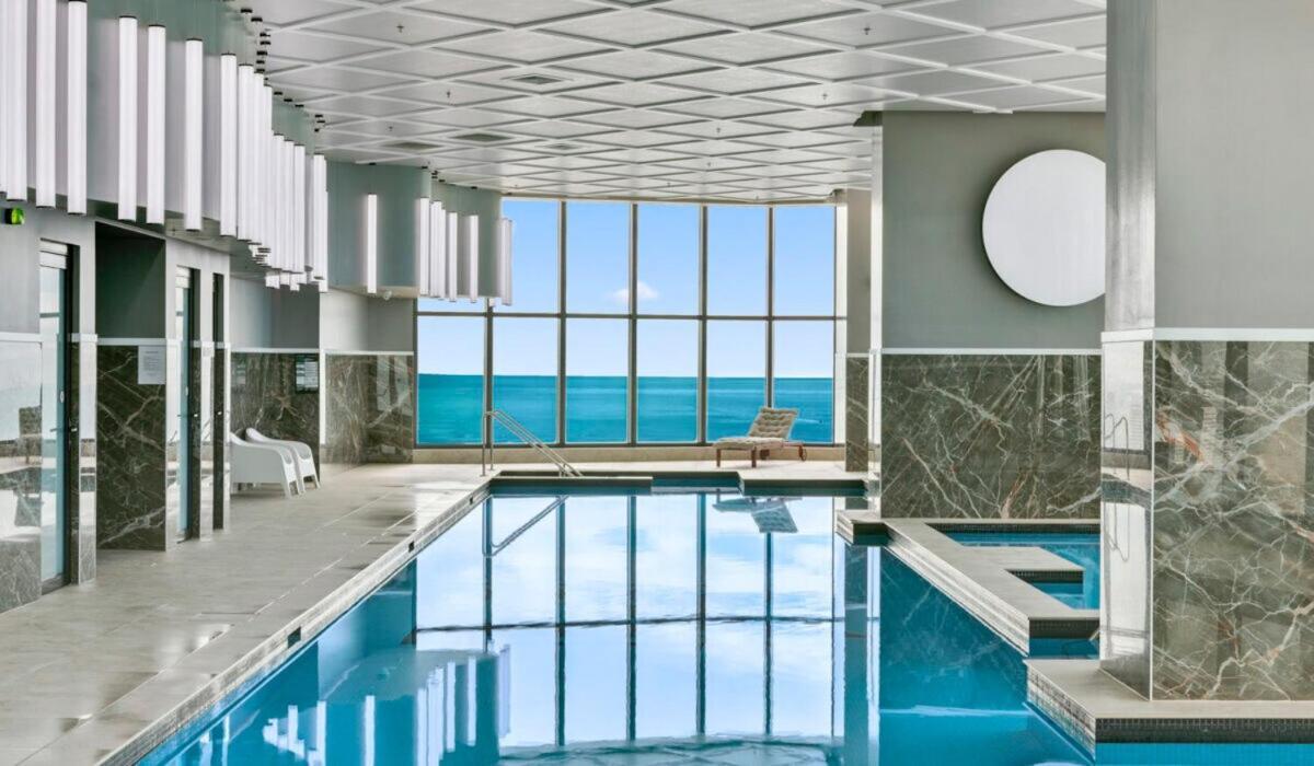 Ocean Beachfront 2 Bedroom Sky View Apartment- Lvl 40! Apartment
