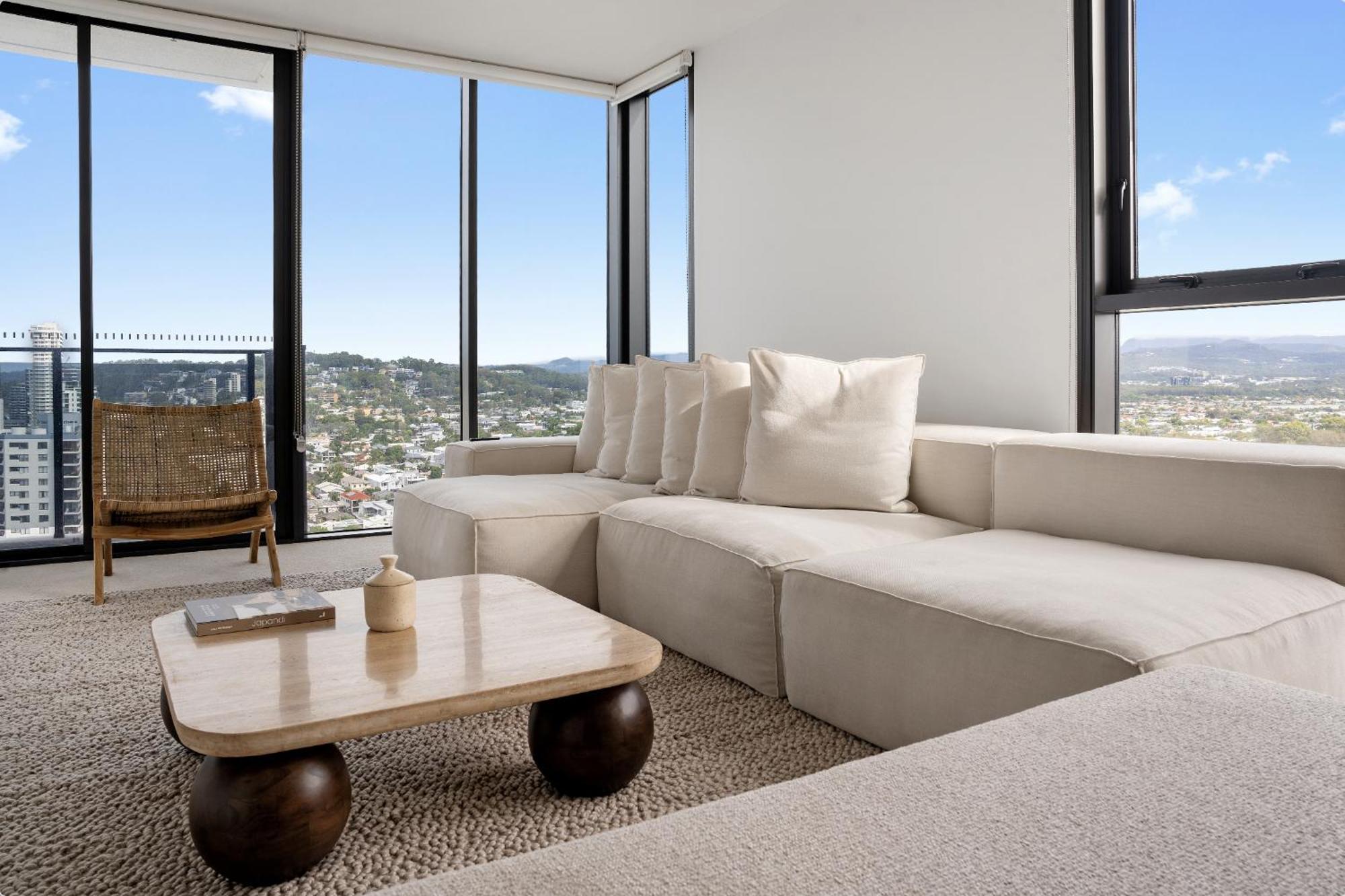 Seren - Luxury Ocean Views With Pool And Gym *