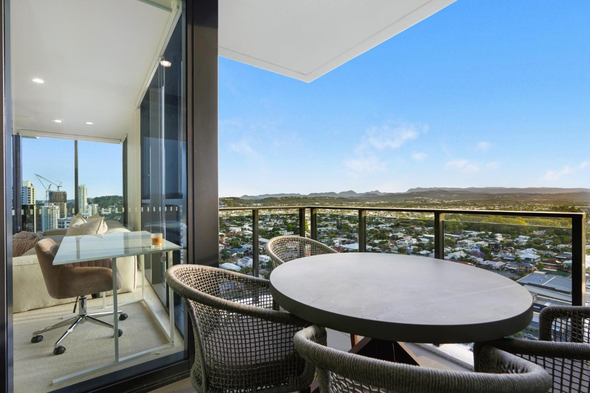 Seren - Luxury Ocean Views With Pool And Gym