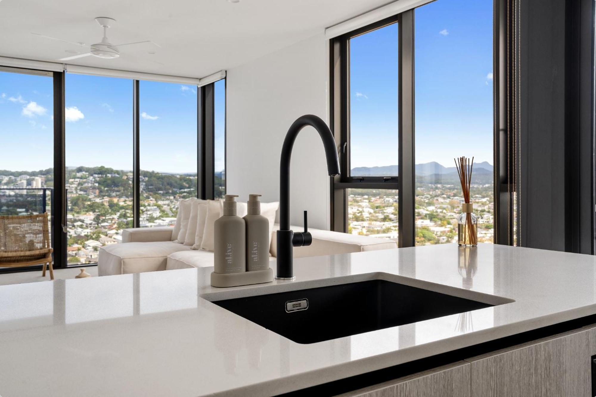Seren - Luxury Ocean Views With Pool And Gym *
