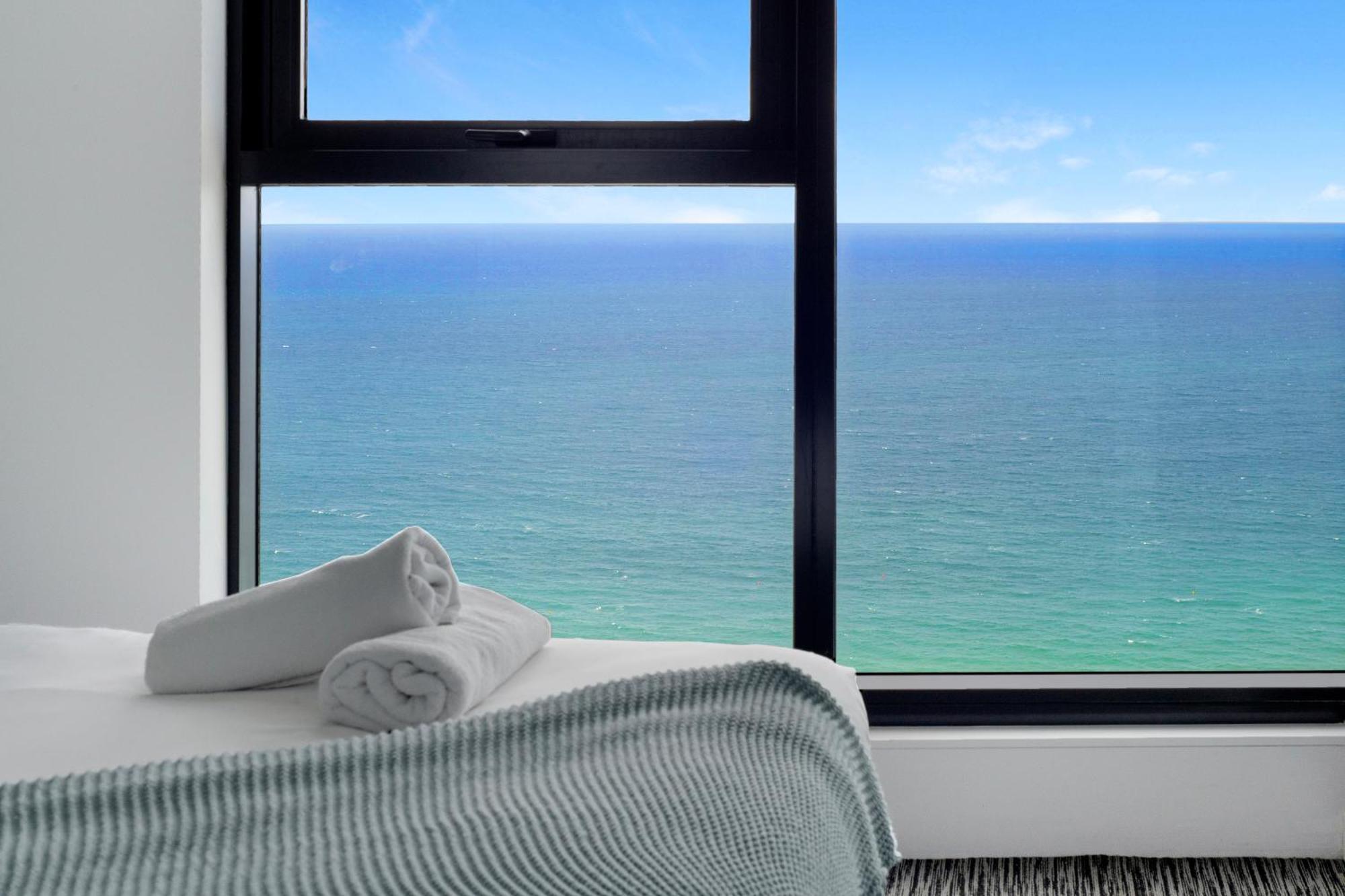 Ocean Beachfront 2 Bedroom Sky View Apartment- Lvl 40! Apartment