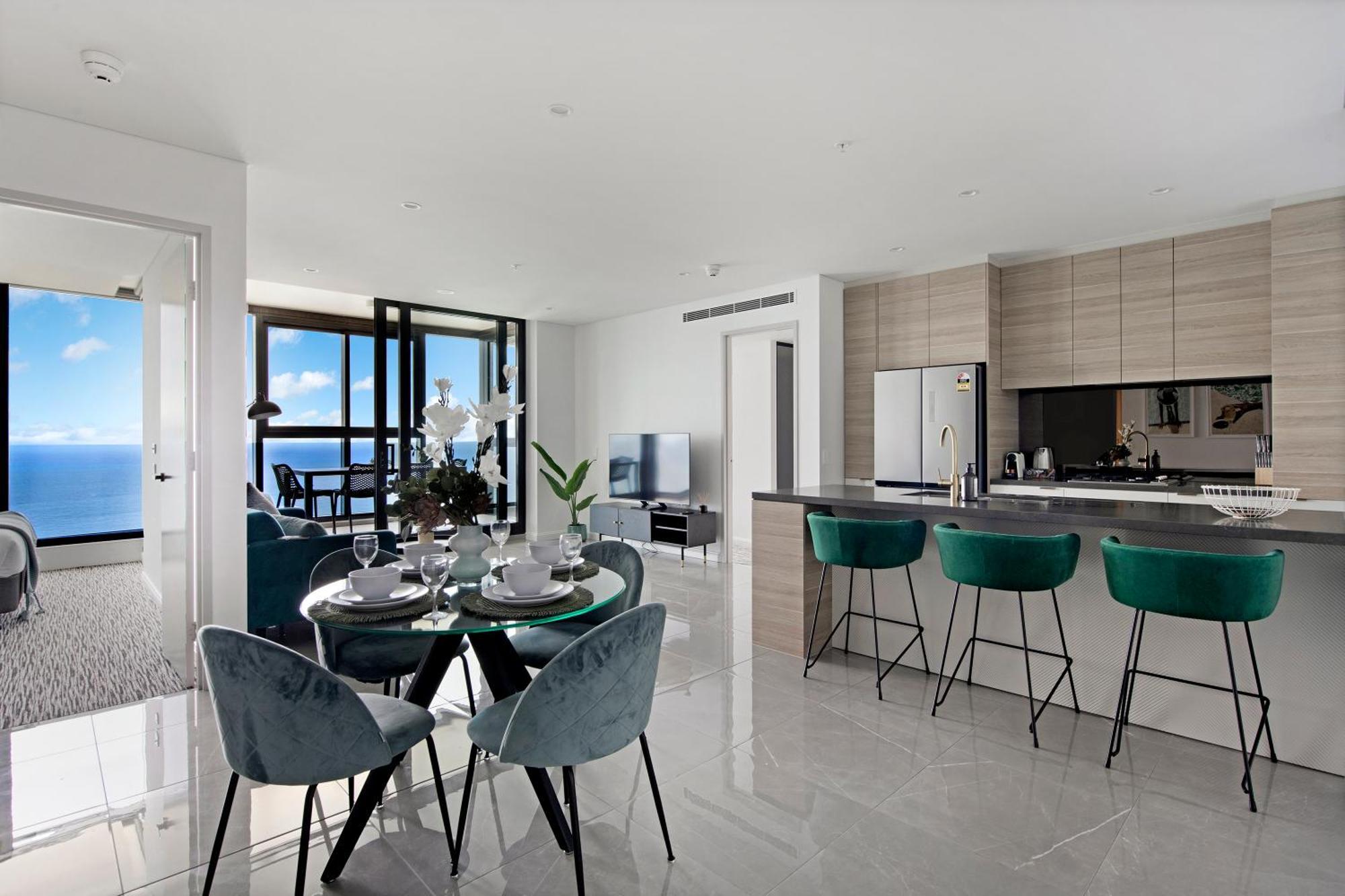 Ocean Beachfront 2 Bedroom Sky View Apartment- Lvl 40!