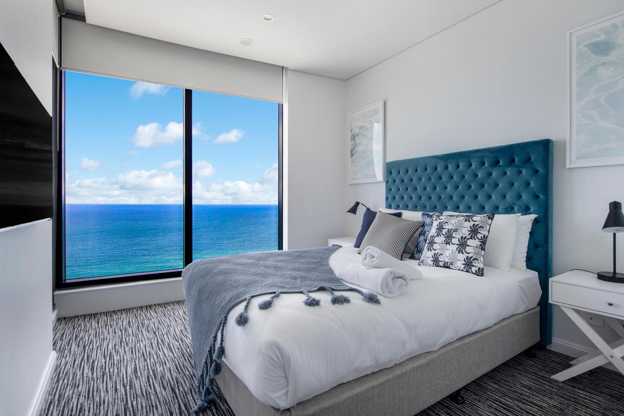 Ocean Beachfront 2 Bedroom Sky View Apartment- Lvl 40! Apartment