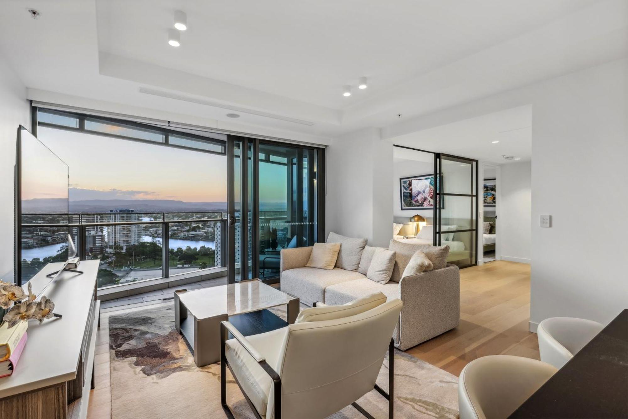 Jewel Luxury Beachside 2-bed With Water View Gym Apartment *