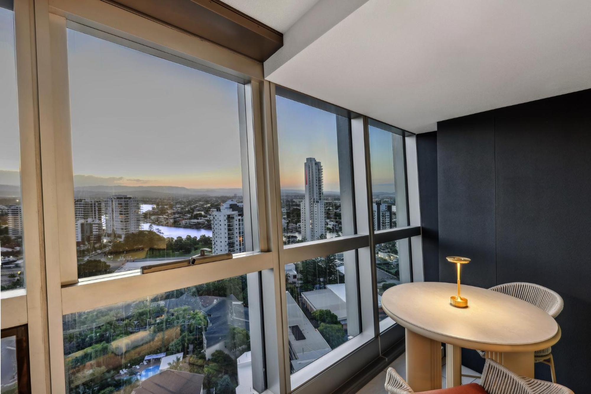 Apartment Jewel Luxury Beachside 2-bed With Water View Gym