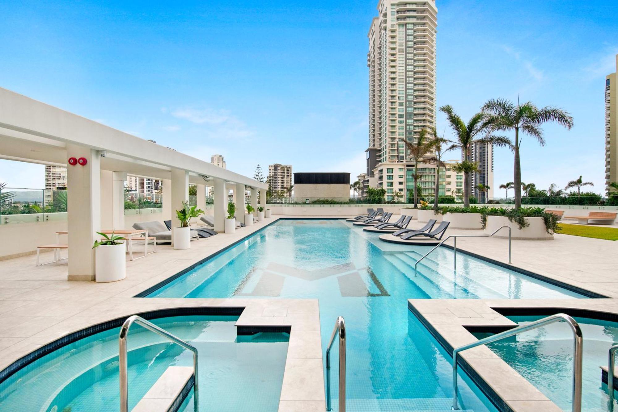 Ocean Beachfront 2 Bedroom Sky View Apartment- Lvl 40! Apartment *